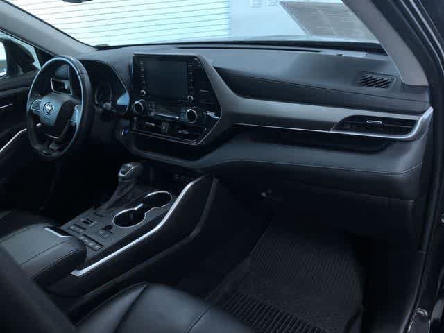 Thumbnail: 2022 Toyota Highlander - 15