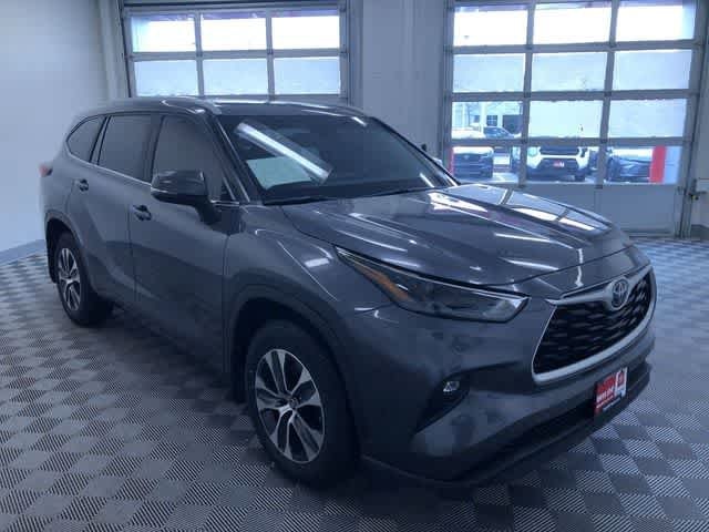 Thumbnail: 2023 Toyota Highlander - 38