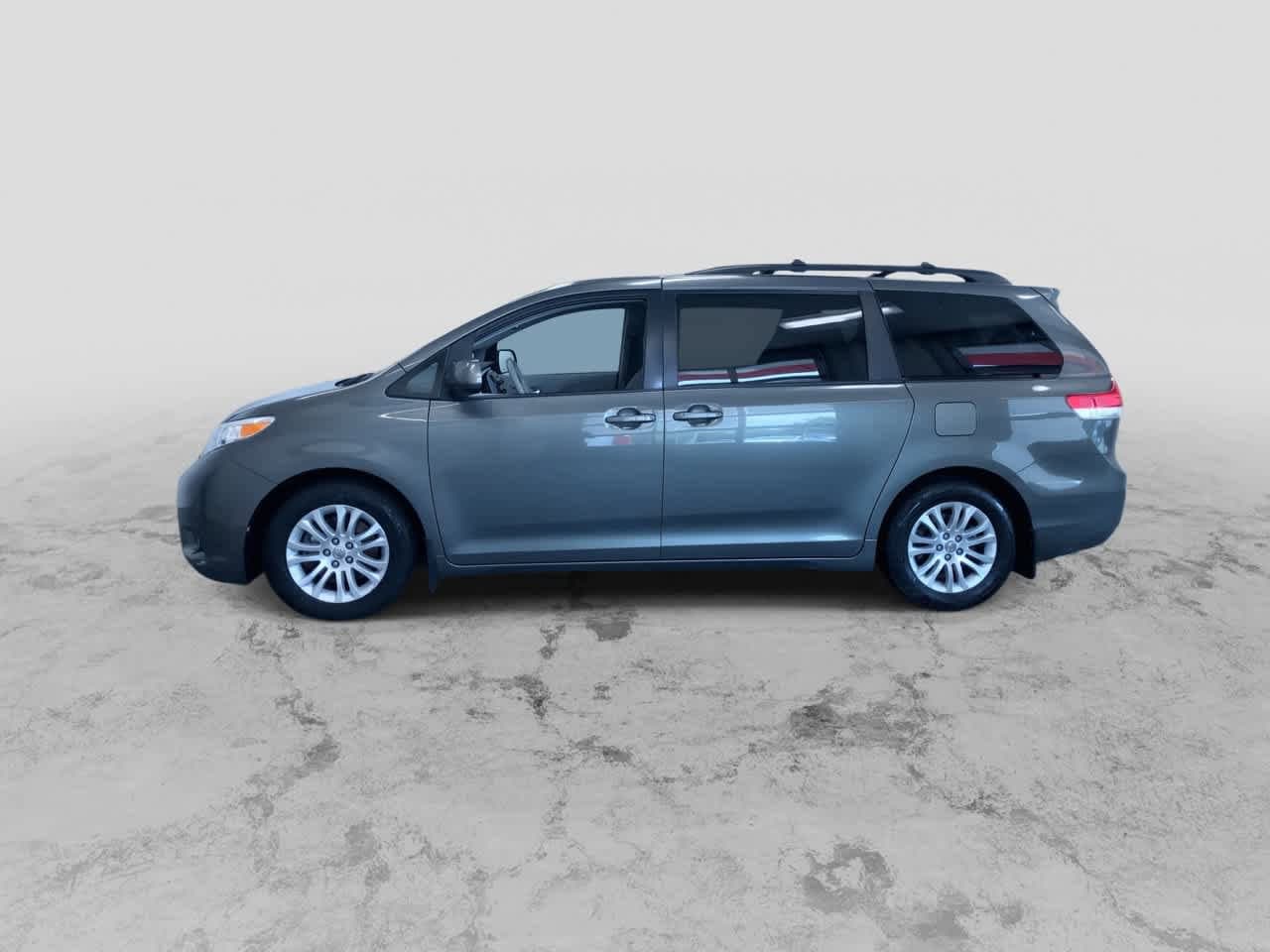Thumbnail: 2012 Toyota Sienna - 6