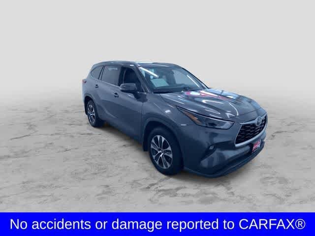 2022 Toyota Highlander XLE photo 3