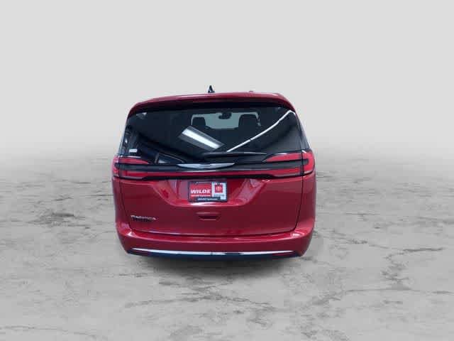 Thumbnail: 2025 Chrysler Pacifica - 9