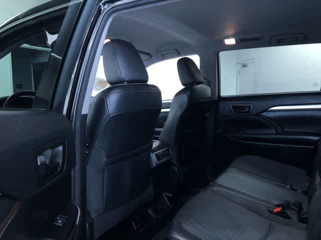 Thumbnail: 2015 Toyota Highlander - 20