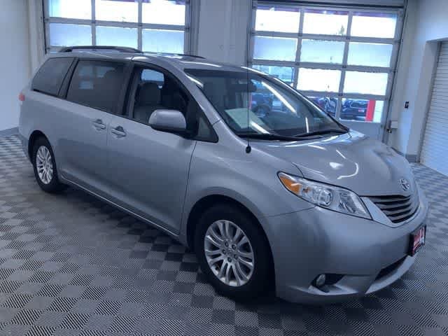 Thumbnail: 2014 Toyota Sienna - 41