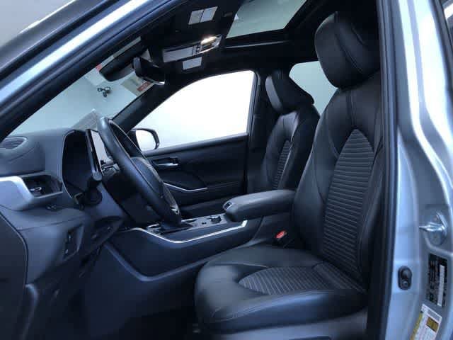 Thumbnail: 2025 Toyota Highlander - 15