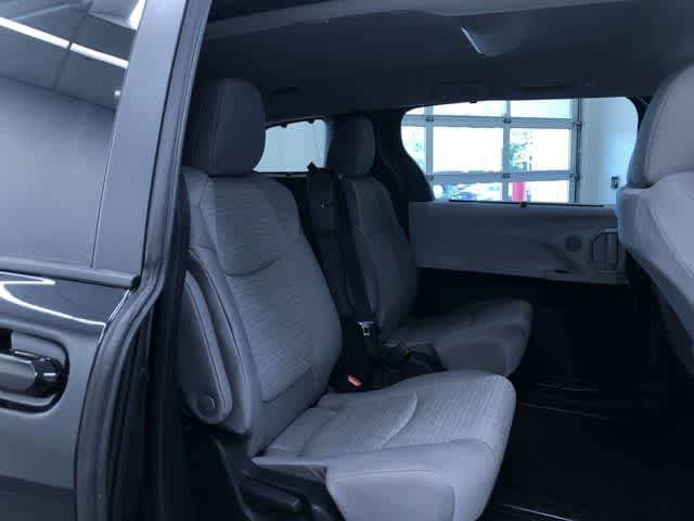 Thumbnail: 2026 Toyota Sienna - 20