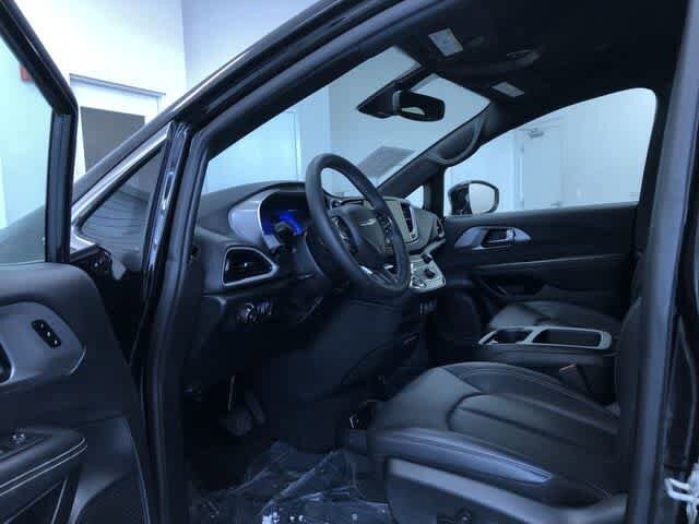 Thumbnail: 2025 Chrysler Pacifica - 11