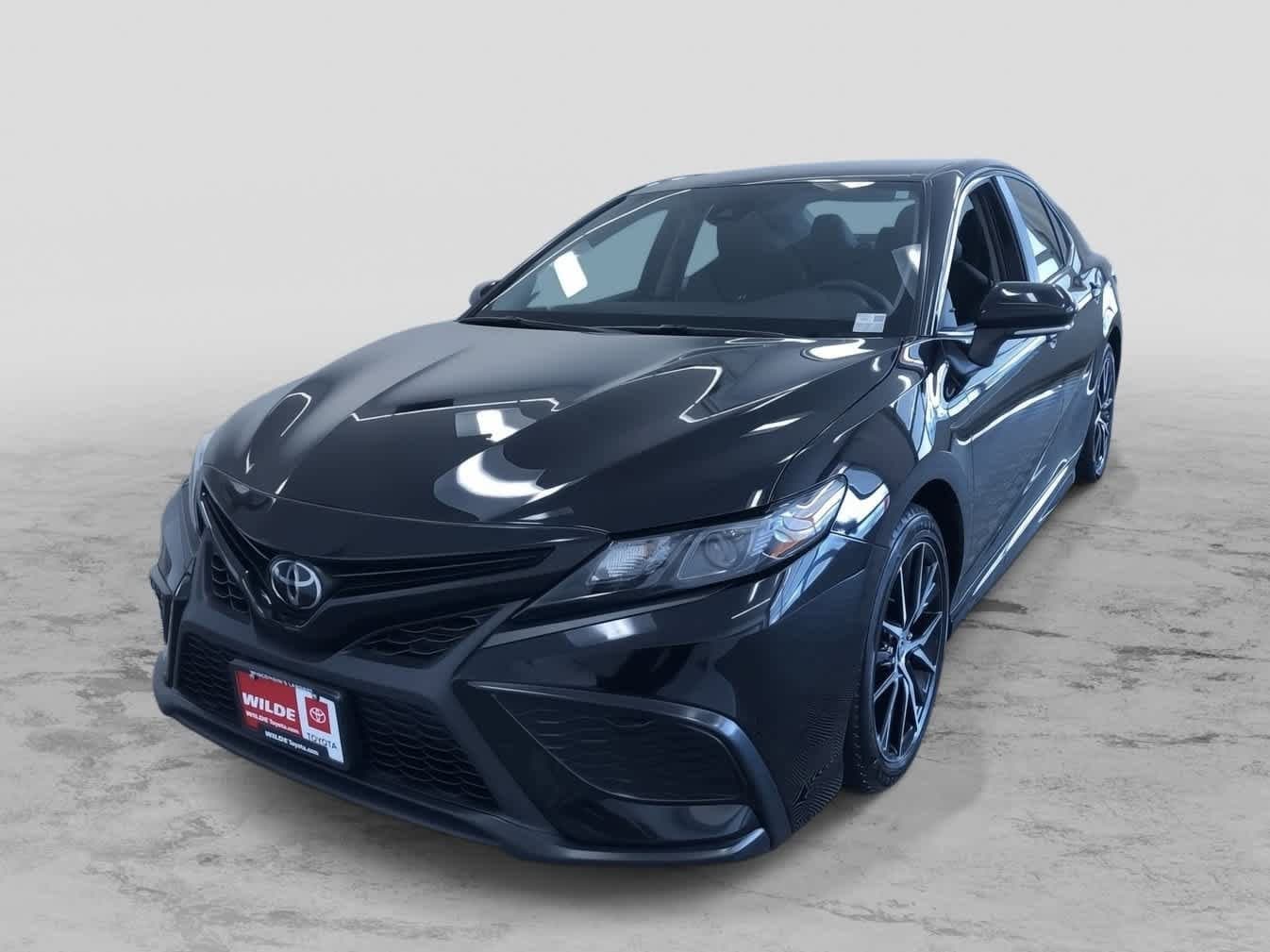 2024 Toyota Camry SE Hero Image