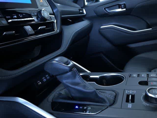 Thumbnail: 2025 Toyota Highlander - 31