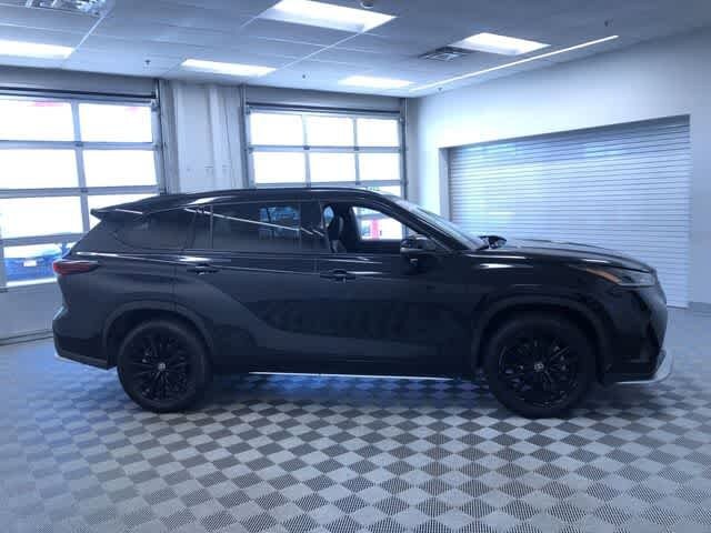 Thumbnail: 2025 Toyota Highlander - 35