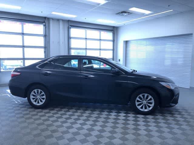 Thumbnail: 2017 Toyota Camry - 33