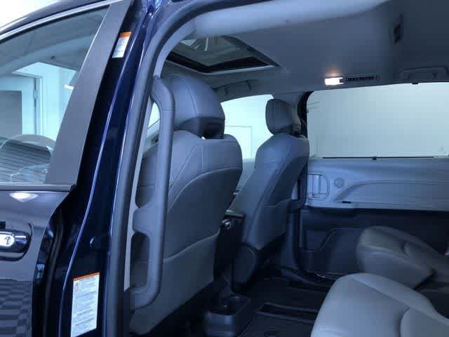 Thumbnail: 2021 Toyota Sienna - 19