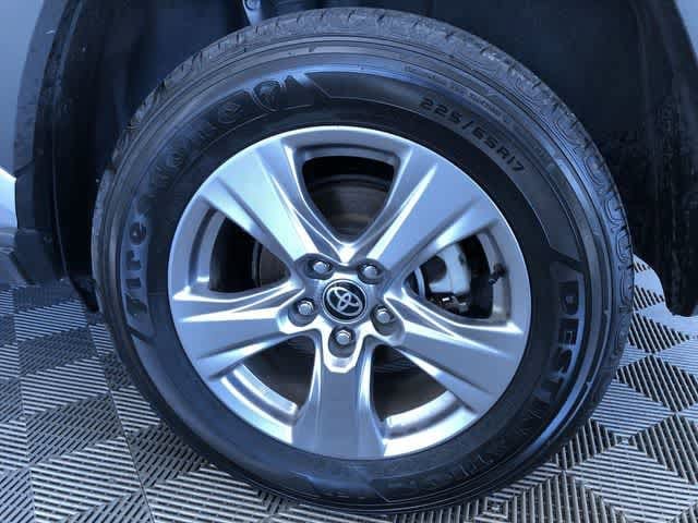 2025 Toyota RAV4 LE - Photo 16