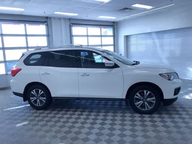 Thumbnail: 2017 Nissan Pathfinder - 36