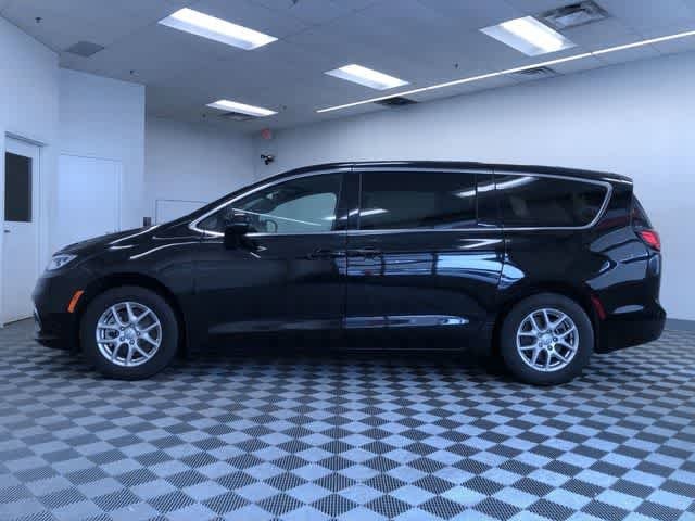 Thumbnail: 2025 Chrysler Pacifica - 12