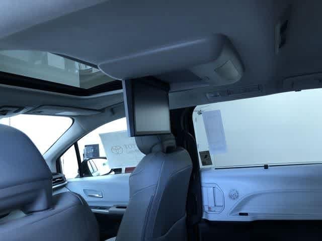 Thumbnail: 2026 Toyota Sienna - 21
