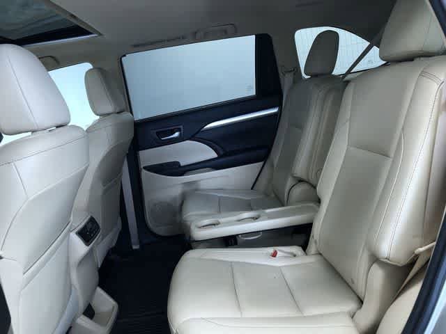 Thumbnail: 2015 Toyota Highlander - 19