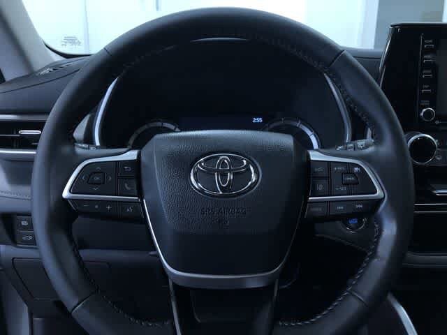 Thumbnail: 2022 Toyota Highlander - 25