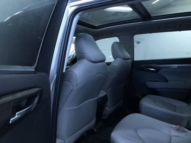 Thumbnail: 2024 Toyota Highlander - 19