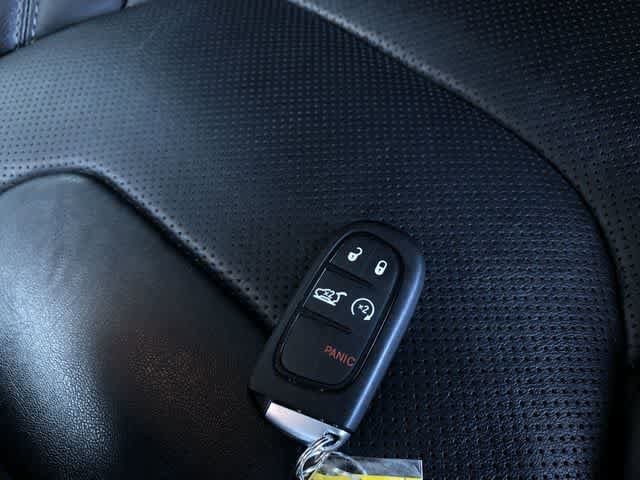 Thumbnail: 2023 Jeep Cherokee - 32