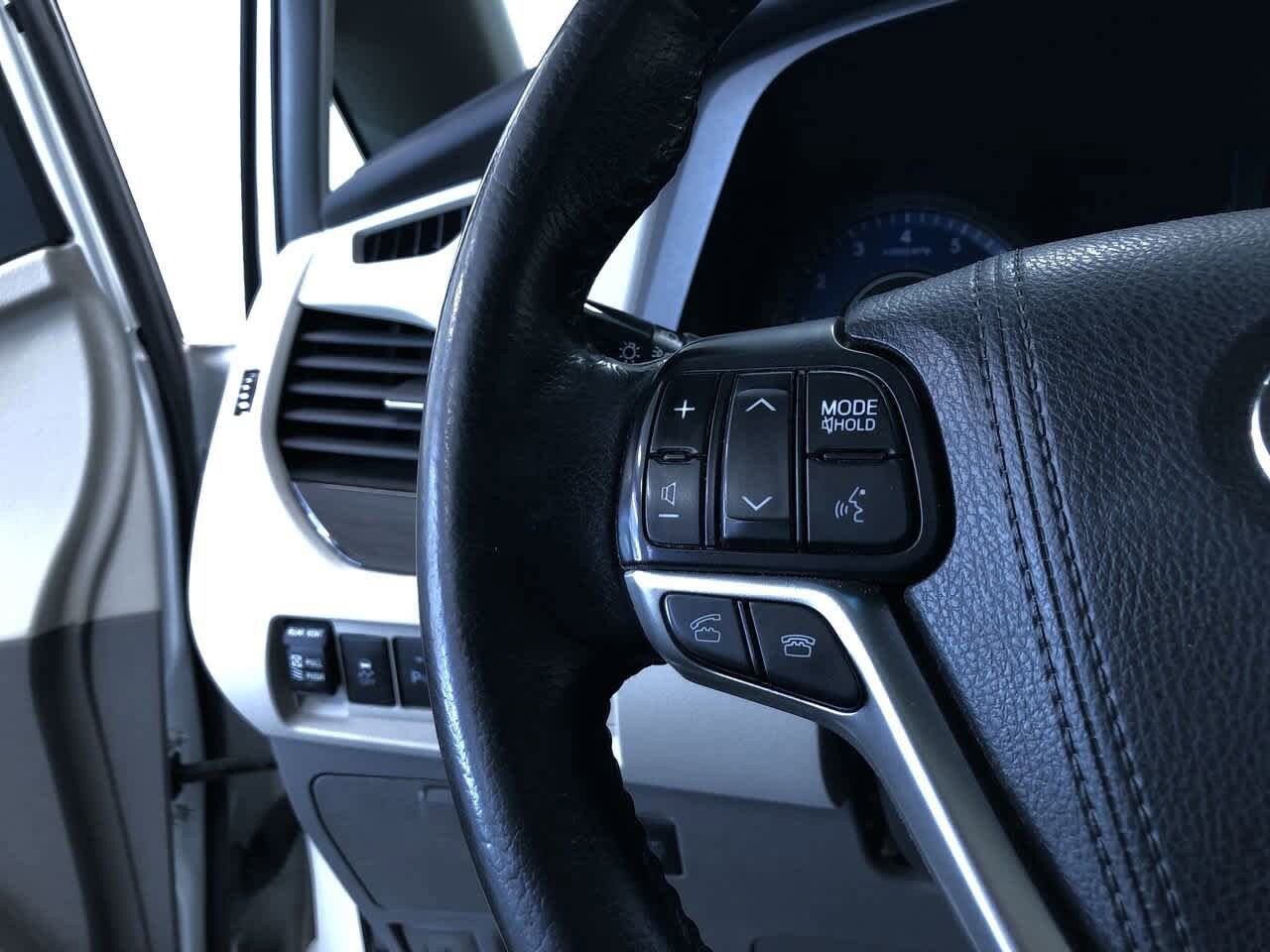 2015 Toyota Sienna XLE 26