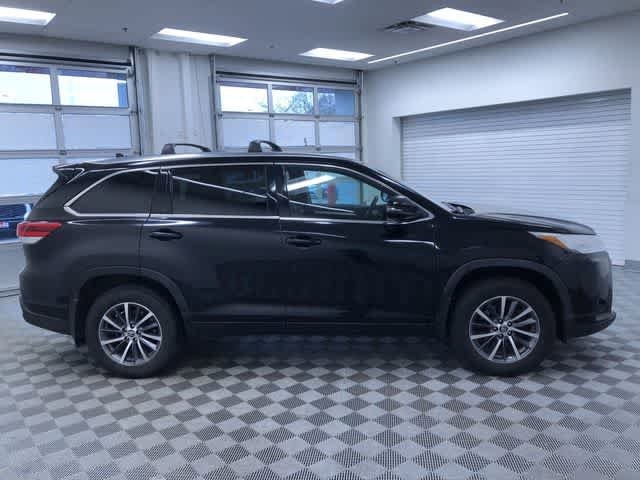 Thumbnail: 2019 Toyota Highlander - 34