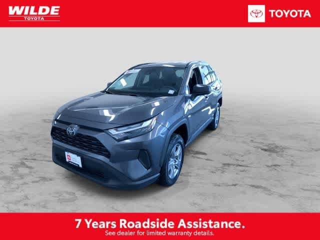 2025 Toyota RAV4 LE - Photo 5