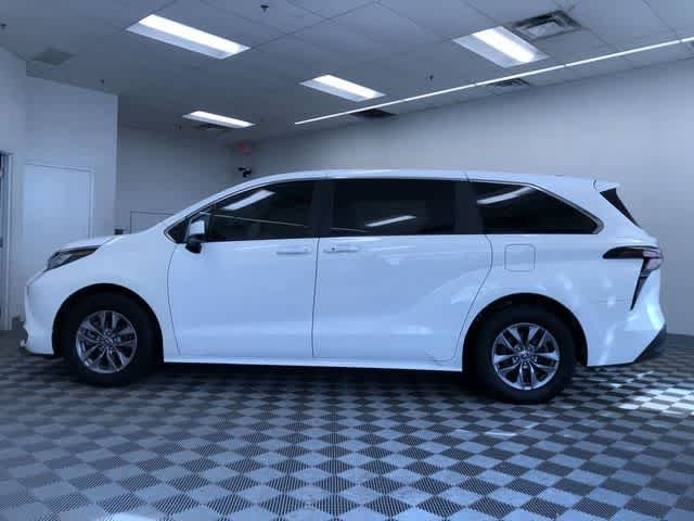 Thumbnail: 2023 Toyota Sienna - 11