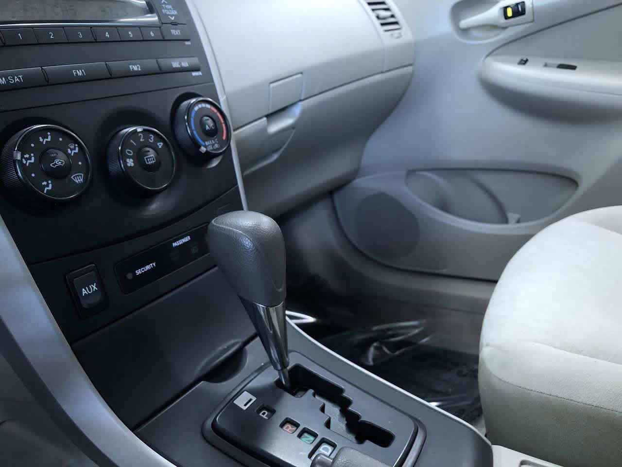 Thumbnail: 2009 Toyota Corolla - 26