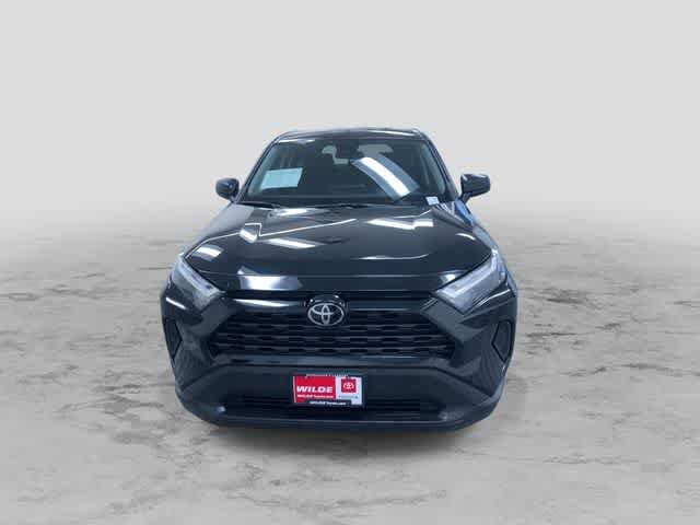 2025 Toyota RAV4 LE photo 4
