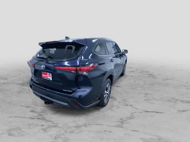 Thumbnail: 2021 Toyota Highlander - 9