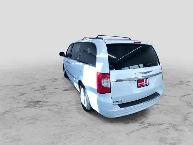 Thumbnail: 2015 Chrysler Town & Country - 8