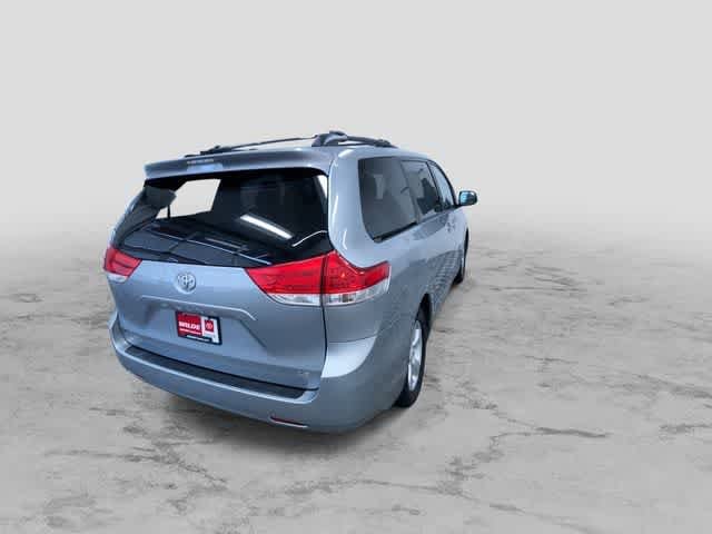 Thumbnail: 2011 Toyota Sienna - 10