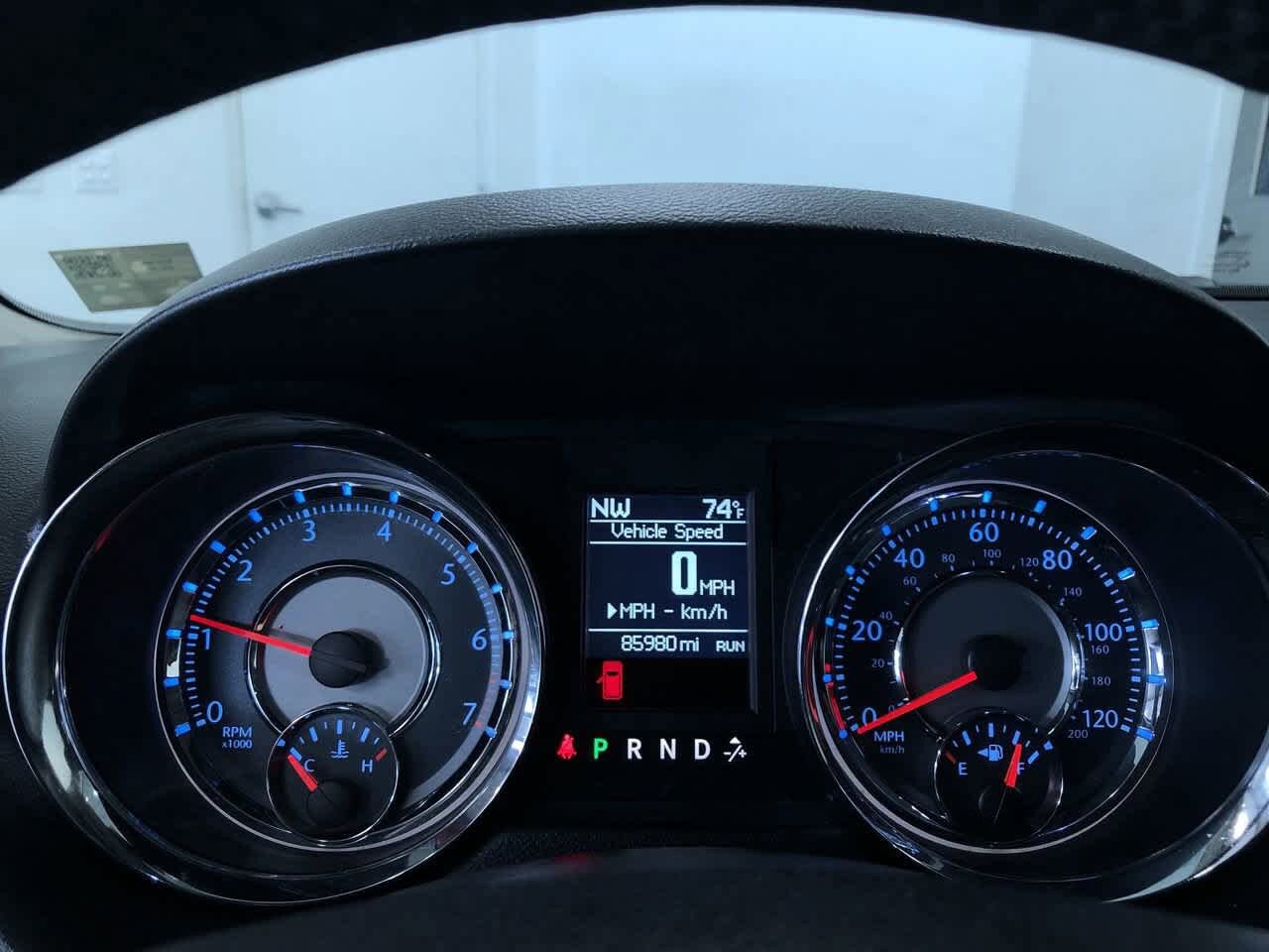 Thumbnail: 2015 Chrysler Town & Country - 28