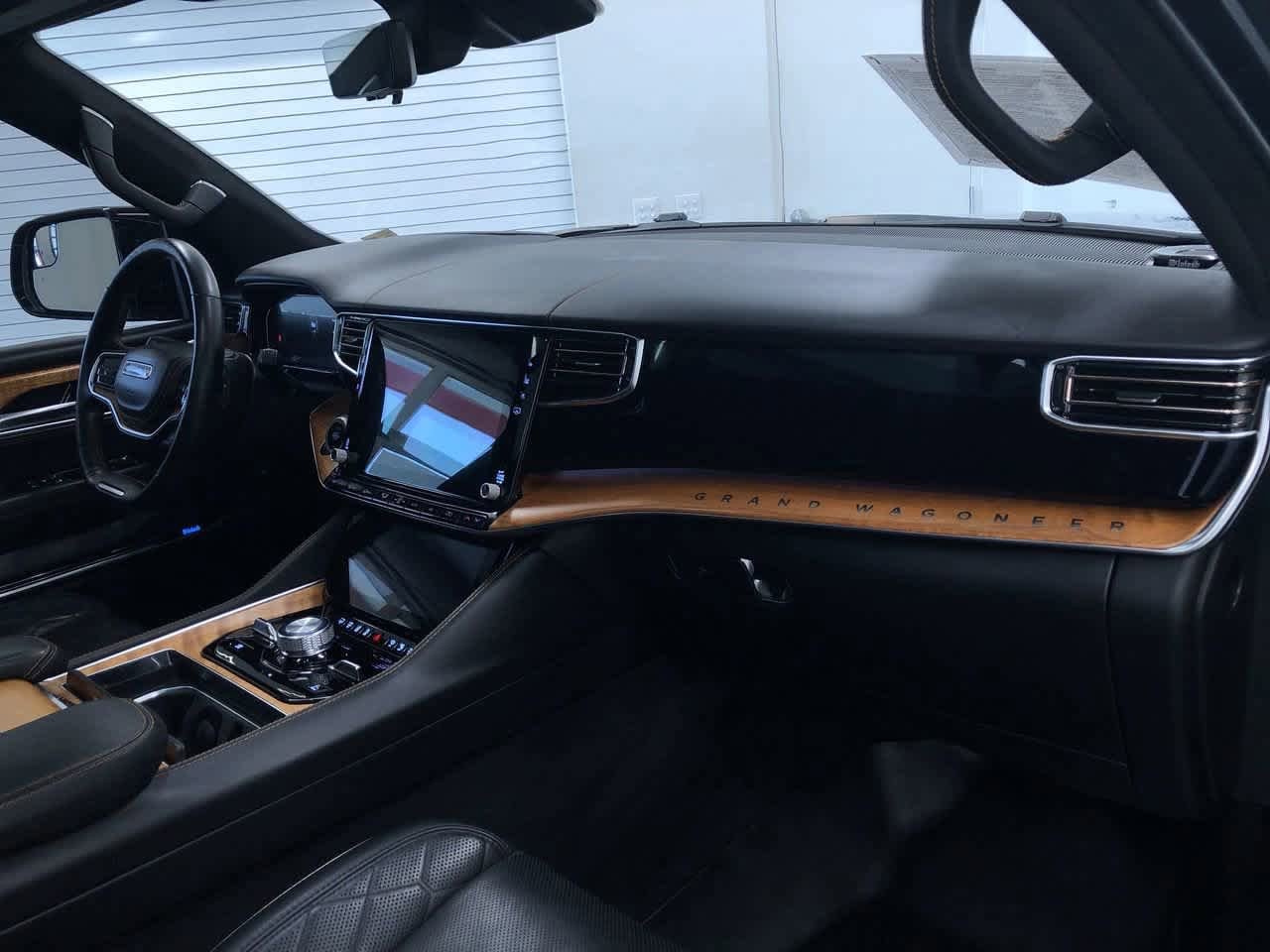 Thumbnail: 2022 Jeep Grand Wagoneer - 25