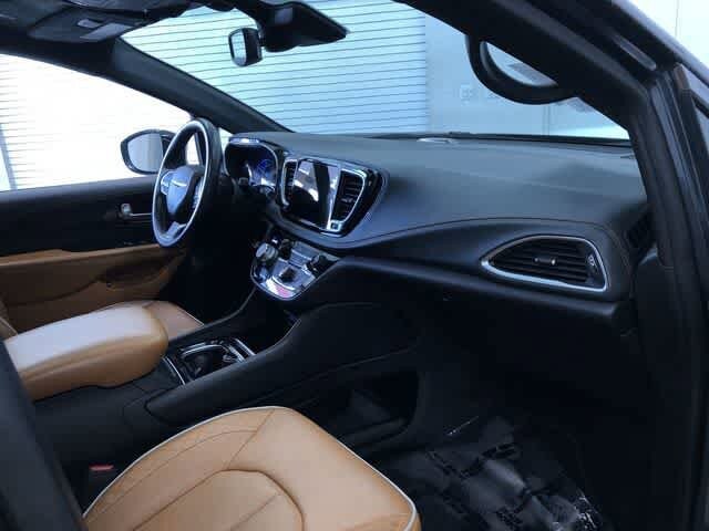 Thumbnail: 2021 Chrysler Pacifica - 25