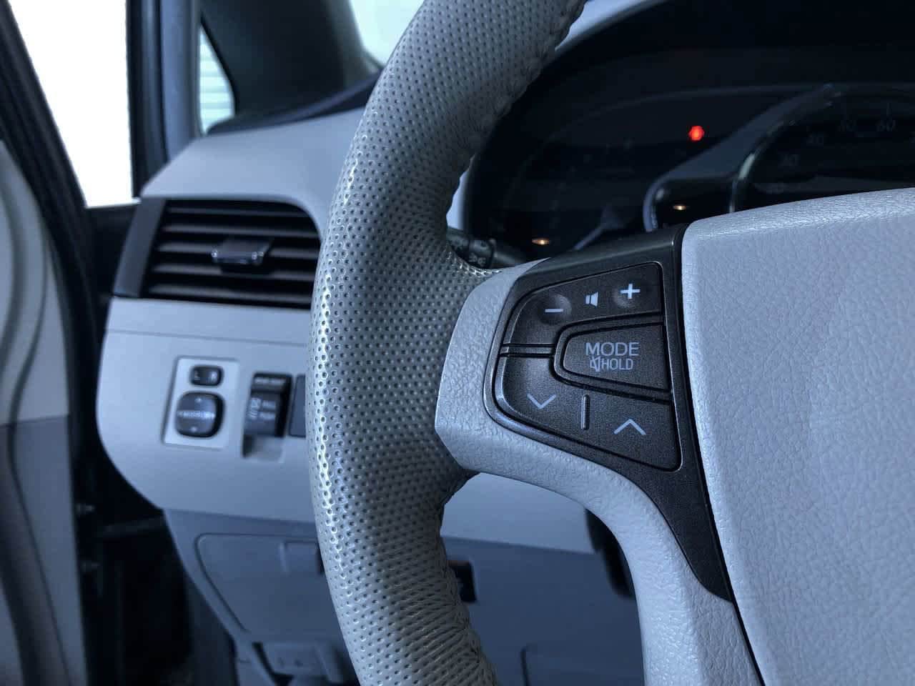 Thumbnail: 2012 Toyota Sienna - 25