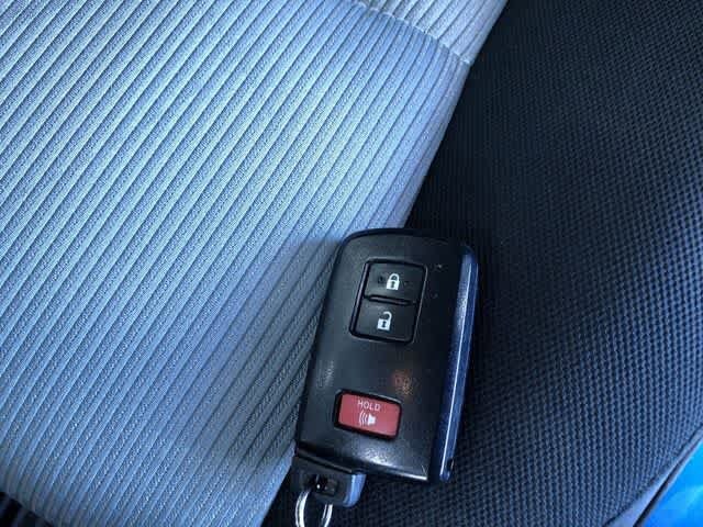 Thumbnail: 2012 Toyota Prius c - 33