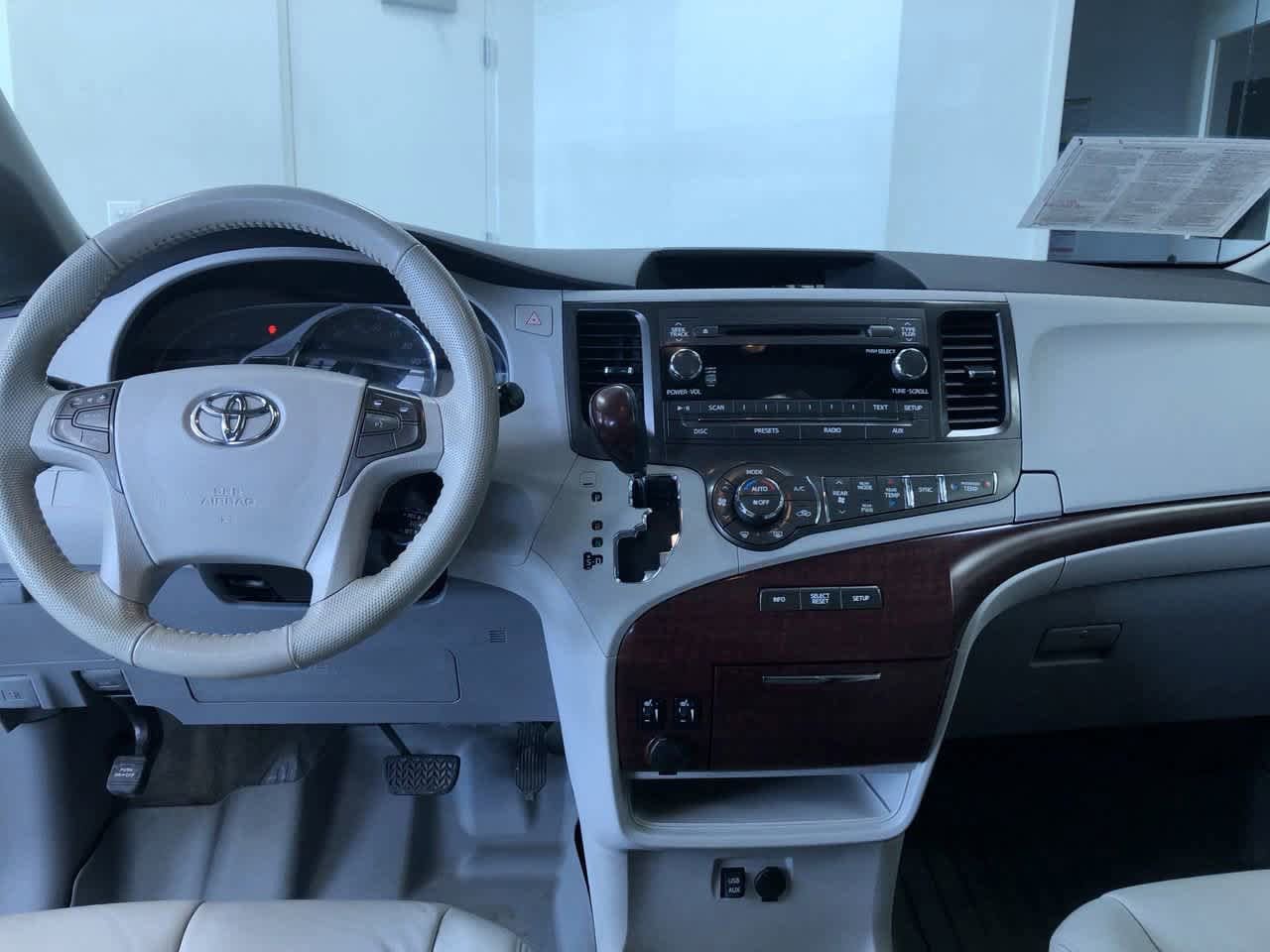 Thumbnail: 2012 Toyota Sienna - 16
