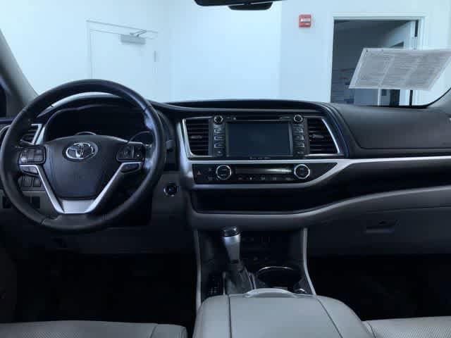 Thumbnail: 2017 Toyota Highlander - 19