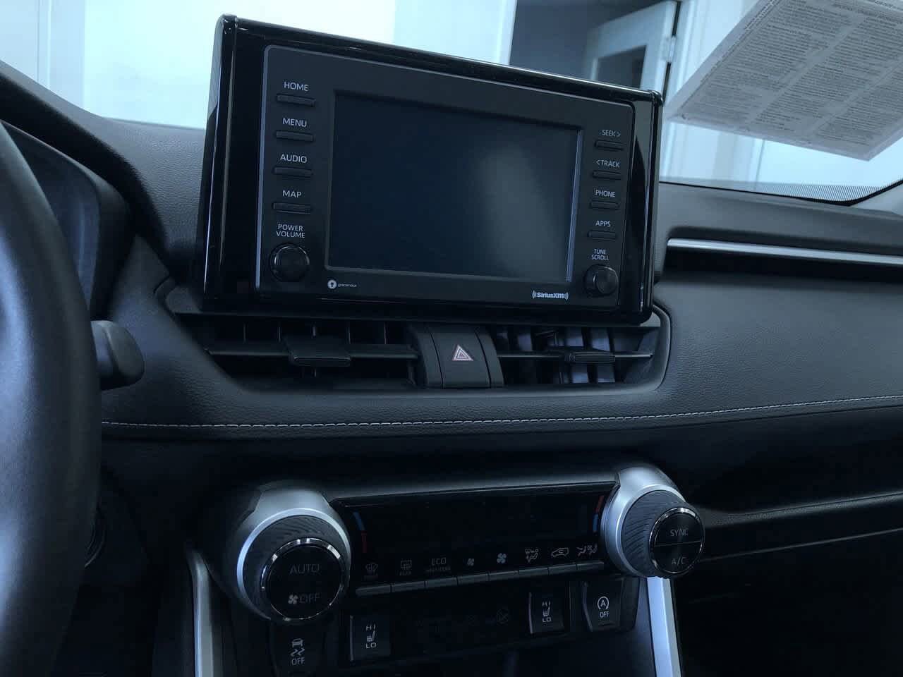 2022 Toyota RAV4 XLE 28