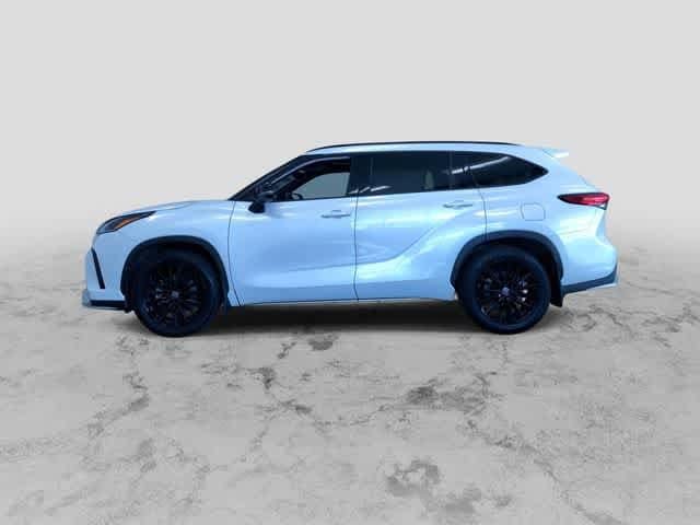 Thumbnail: 2023 Toyota Highlander - 8