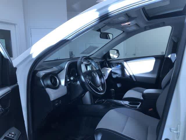 Thumbnail: 2016 Toyota RAV4 - 10