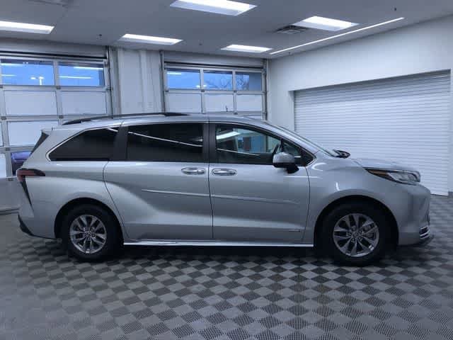 Thumbnail: 2021 Toyota Sienna - 36