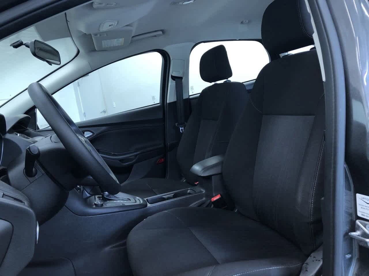 2018 Ford Focus SE 18