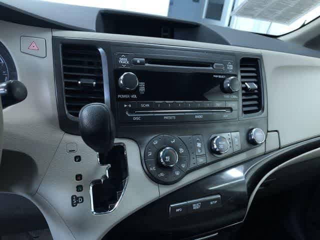 Thumbnail: 2012 Toyota Sienna - 28