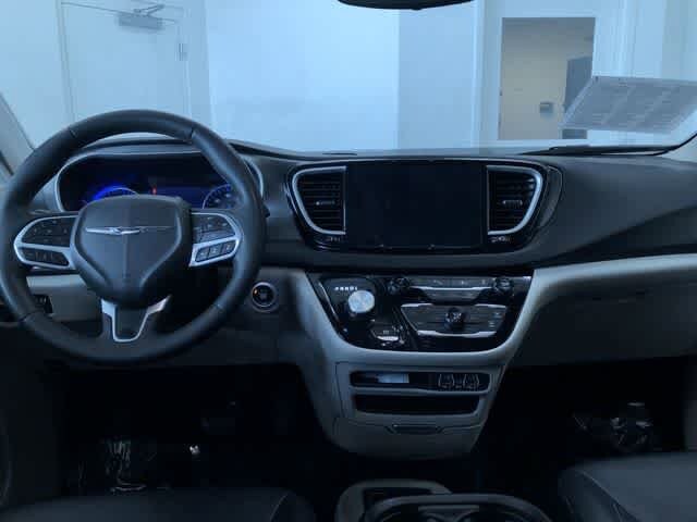 Thumbnail: 2024 Chrysler Pacifica - 17