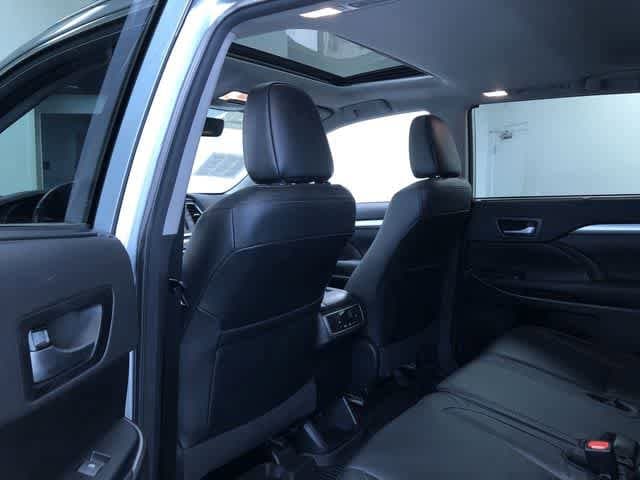 Thumbnail: 2018 Toyota Highlander - 19