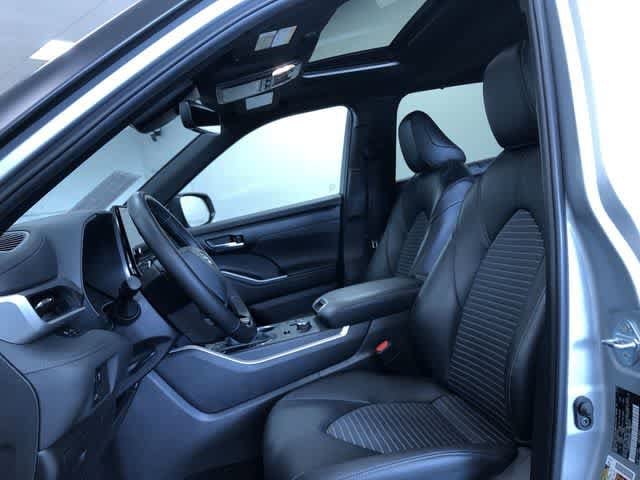 Thumbnail: 2025 Toyota Highlander - 21