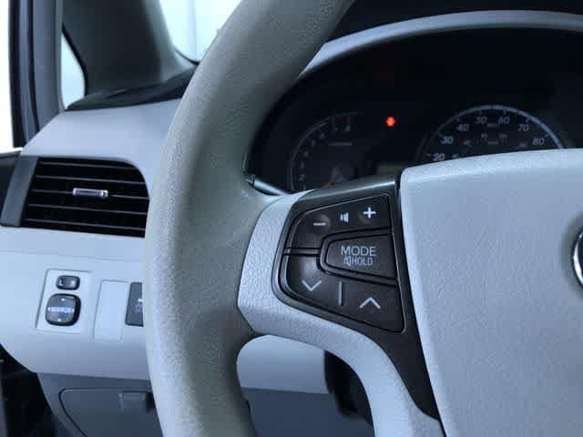 Thumbnail: 2011 Toyota Sienna - 27