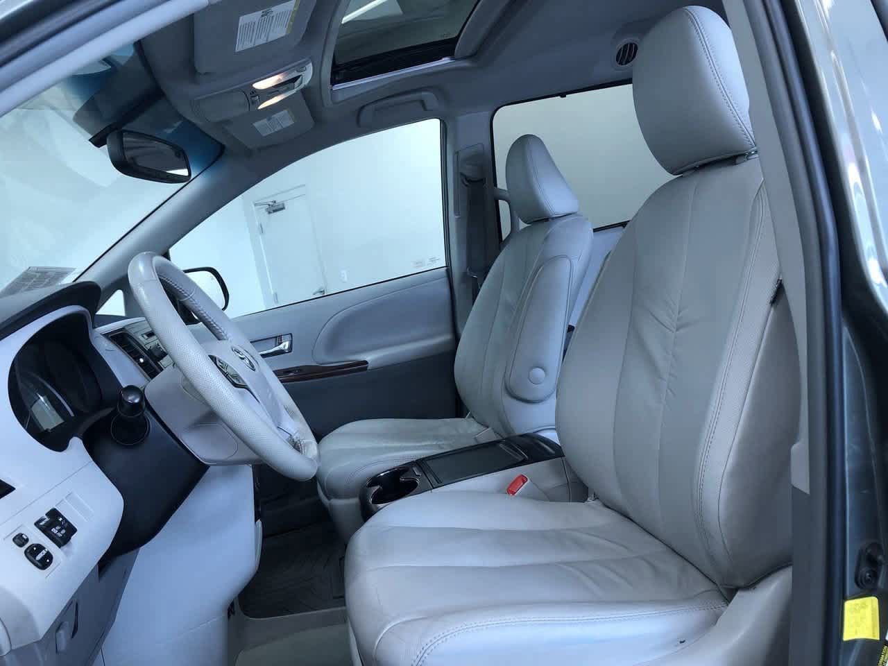 Thumbnail: 2012 Toyota Sienna - 17
